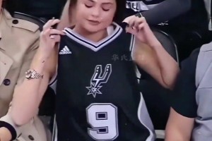 打篮球的女生 遇到这个防守应该怎么办，大家有解法？...
